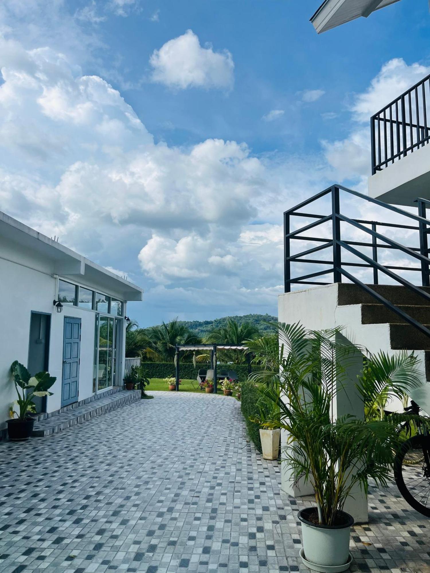 White Seaview Residence Klong Muang Beach Exterior foto